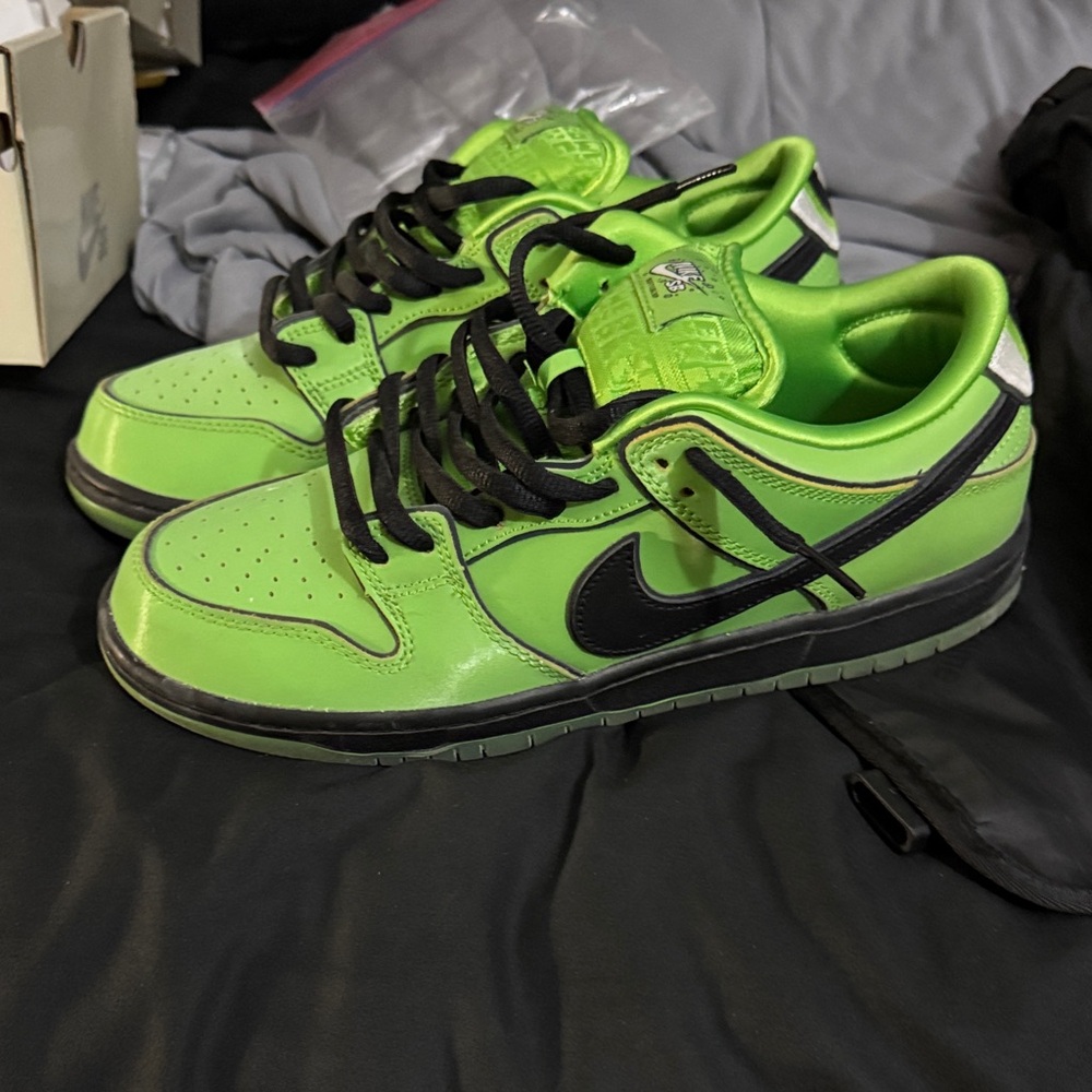 Nike dunk low “buttercup” power puff girls set. Men’s 9. Worn twice. Perfect.